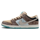 Tênis Nike Dunk Low SB "Big Money Savings" Marrom